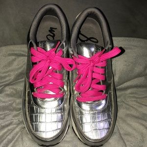 NWOT Sam Edelman silver sneakers 8.5